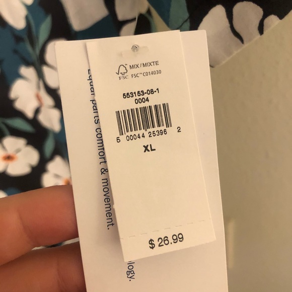 Men’s old navy floral button up shirt - Picture 2 of 3